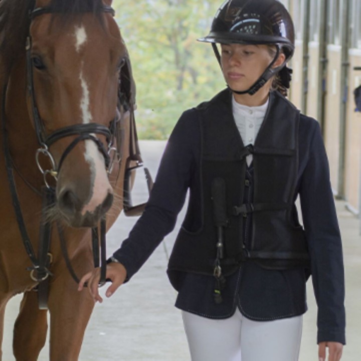Airbag équitation protection chute de cheval enfant HELITE  avec cavalière