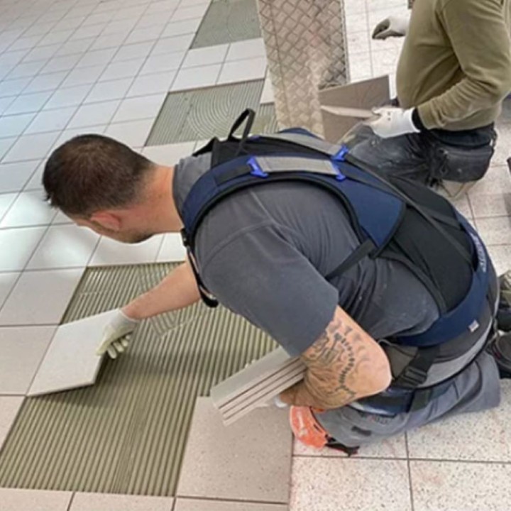 Exosquelette posture léger et confortable LiftSuit 2.0 carreleur