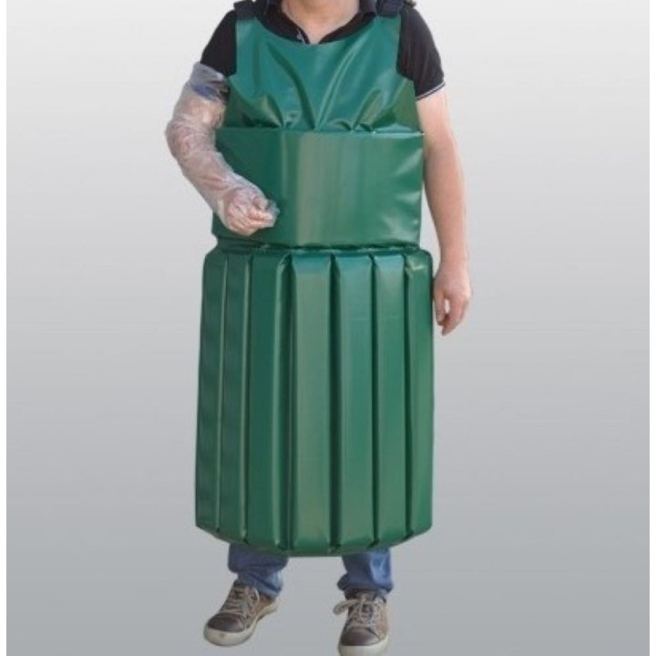 Se protéger des coups de pied avec notre tablier