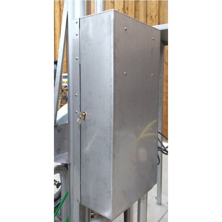 Potence collective de remplissage colonne eau photovoltaïque