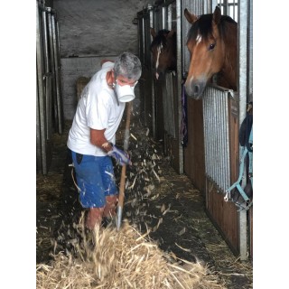 Homme écurie masque MASQU'AGRI