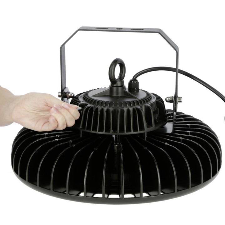 Projecteur a led pour éclairage des étables KERBL I Sécurama